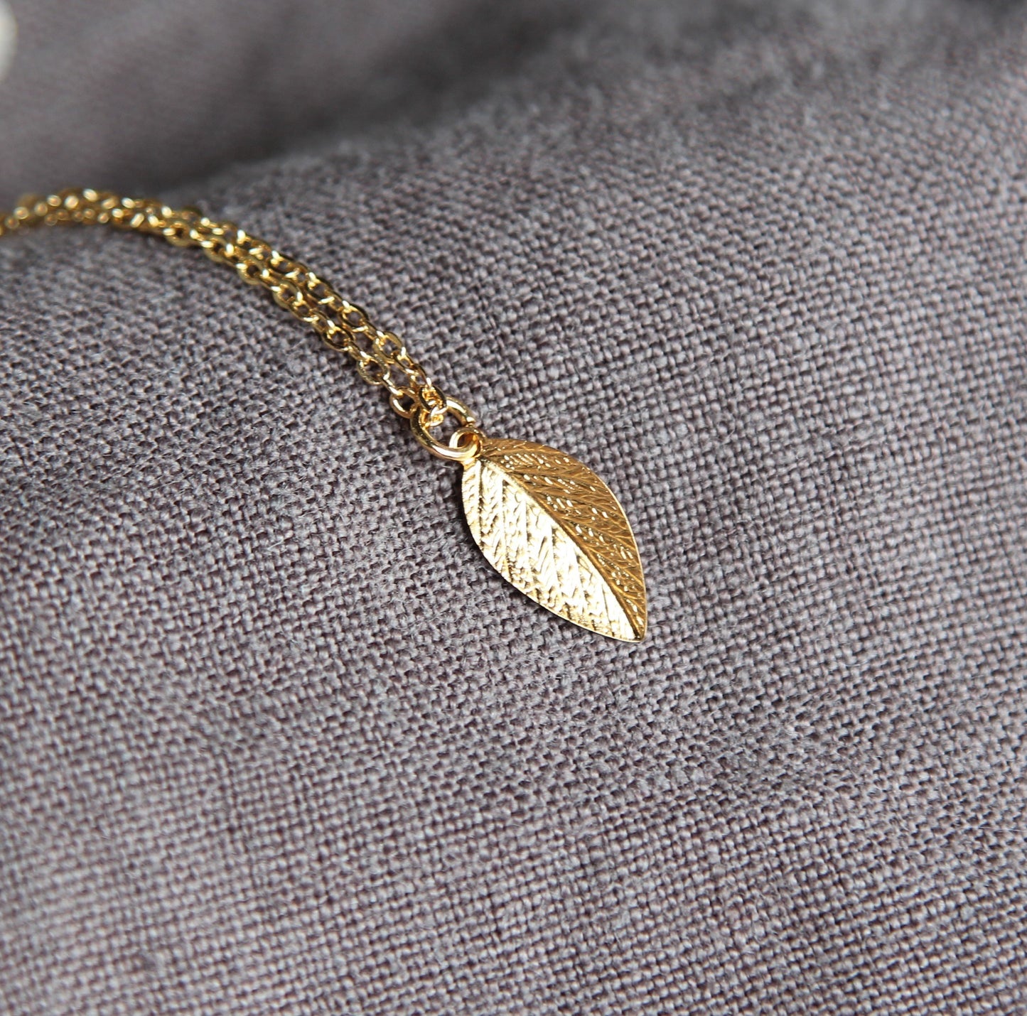 Simple Gold Leaf Necklace, Nature Inspired Jewelry, Dainty Gold Necklace in 14kt Gold Fill